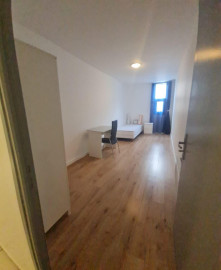 
                                                                                        Location
                                                                                         Appartement 7 pièces rénové