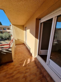 
                                                                                        Location
                                                                                         APPARTEMENT 70 m2 / 2 CHAMBRES/ PROCHE COMMODITE