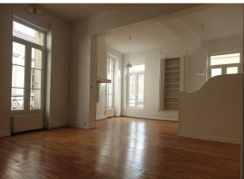 
                                                                                        Location
                                                                                         Appartement à louer 59m carré Chartrons