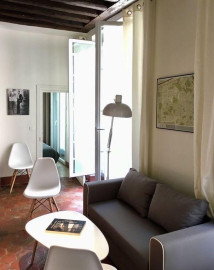 
                                                                                        Location
                                                                                         Appartement à louer en plein coeur du marais