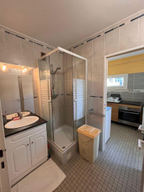 
                                                                                        Location
                                                                                         Appartement à voir absolument.
