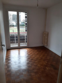 
                                                                                        Location
                                                                                         Appartement agréable à vivre dans résidence calme