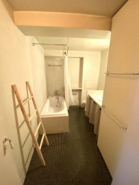 
                                                                                        Location
                                                                                         Appartement agréable près Bastille.