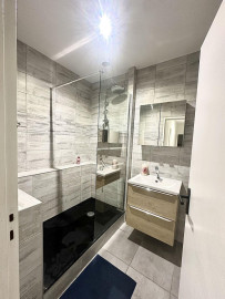
                                                                                        Location
                                                                                         Appartement au centre ville calme donnant sur cour