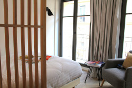 
                                                                                        Location
                                                                                         Appartement avec balcon - Champs Elysées (loyer tout inclus)