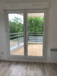 
                                                                                        Location
                                                                                         Appartement avec balcon + parking