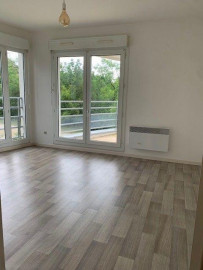 
                                                                                        Location
                                                                                         Appartement avec balcon + parking