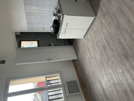 
                                                                                        Location
                                                                                         Appartement avec uniquement un voisin à l’étage .