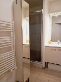 
                                                                                        Location
                                                                                         Appartement avec vue, au calme et proche du bois de Vincennes (loyer tout inclus)