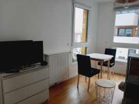 
                                                                                        Location
                                                                                         Appartement avec vue, au calme et proche du bois de Vincennes (loyer tout inclus)