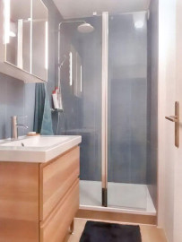 
                                                                                        Location
                                                                                         Appartement bien placé, face à un parc