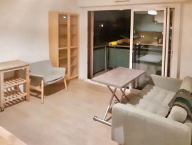 
                                                                                        Location
                                                                                         Appartement bien placé, face à un parc