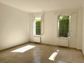 
                                                                                        Location
                                                                                         Appartement bourgeois au coeur d'un hôtel particulier