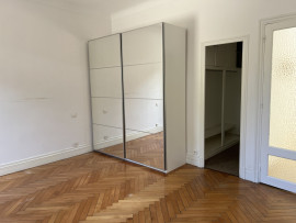 
                                                                                        Location
                                                                                         Appartement bourgeois au coeur d'un hôtel particulier