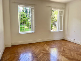 
                                                                                        Location
                                                                                         Appartement bourgeois au coeur d'un hôtel particulier