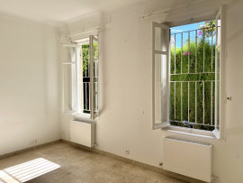 
                                                                                        Location
                                                                                         Appartement bourgeois au coeur d'un hôtel particulier