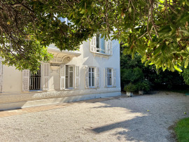 
                                                                                        Location
                                                                                         Appartement bourgeois au coeur d'un hôtel particulier