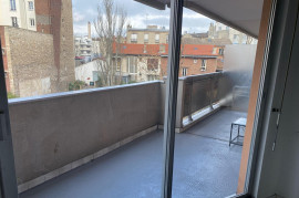 
                                                                                        Location
                                                                                         Appartement calme.