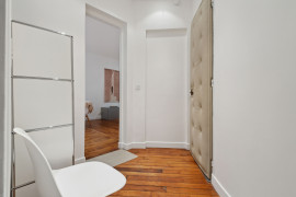 
                                                                                        Location
                                                                                         Appartement calme et luxurieux entre business, temps libre et mobilité (loyer tout inclus)