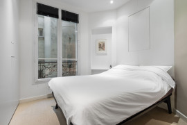
                                                                                        Location
                                                                                         Appartement calme et luxurieux entre business, temps libre et mobilité (loyer tout inclus)