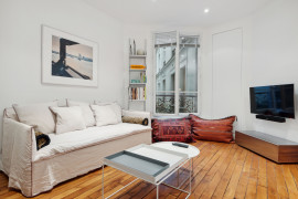 
                                                                                        Location
                                                                                         Appartement calme et luxurieux entre business, temps libre et mobilité (loyer tout inclus)