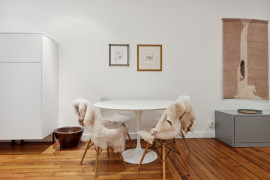 
                                                                                        Location
                                                                                         Appartement calme et luxurieux entre business, temps libre et mobilité (loyer tout inclus)