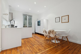 
                                                                                        Location
                                                                                         Appartement calme et luxurieux entre business, temps libre et mobilité (loyer tout inclus)