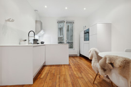 
                                                                                        Location
                                                                                         Appartement calme et luxurieux entre business, temps libre et mobilité (loyer tout inclus)