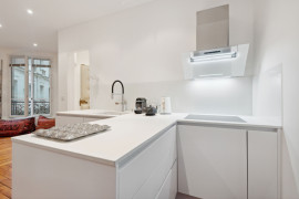 
                                                                                        Location
                                                                                         Appartement calme et luxurieux entre business, temps libre et mobilité (loyer tout inclus)