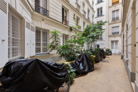 
                                                                                        Location
                                                                                         Appartement calme et luxurieux entre business, temps libre et mobilité (loyer tout inclus)