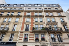 
                                                                                        Location
                                                                                         Appartement calme et luxurieux entre business, temps libre et mobilité (loyer tout inclus)