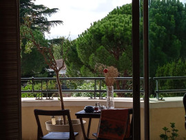 
                                                                                        Location
                                                                                         Appartement calme,  pièces amples et terrasse