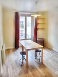 
                                                                                        Location
                                                                                         Appartement calme près canal St Martin
