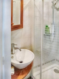 
                                                                                        Location
                                                                                         Appartement calme près canal St Martin
