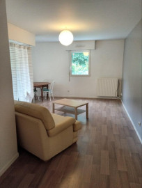 
                                                                                        Location
                                                                                         Appartement calme proche Angers centre