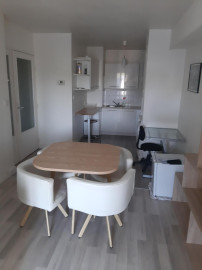 
                                                                                        Location
                                                                                         Appartement calme proche des transports en commun
