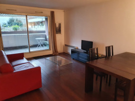 Location
appartement calme proche ecole, RER A et Lignes 1 et 8 (loyer tout inclus)