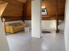 
                                                                                        Location
                                                                                         Appartement chaleureux dans maison individuelle