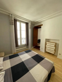 
                                                                                        Location
                                                                                         Appartement charmant à Versailles (loyer tout inclus)