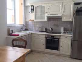 
                                                                                        Location
                                                                                         Appartement charmant à Versailles (loyer tout inclus)