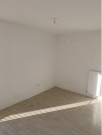 
                                                                                        Location
                                                                                         Appartement clair et calme de 42m2