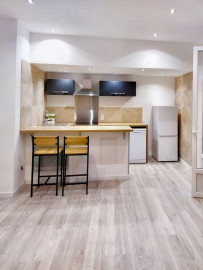 
                                                                                        Location
                                                                                         Appartement confortable, rénové, superbe vue
