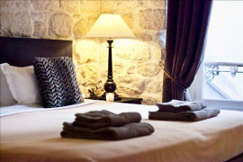
                                                                                        Location
                                                                                         Appartement cosy au coeur du Marais (loyer tout inclus)