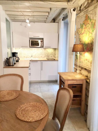 
                                                                                        Location
                                                                                         Appartement cosy au coeur du Marais (loyer tout inclus)
