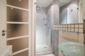 
                                                                                        Location
                                                                                         Appartement cosy au coeur du Marais (loyer tout inclus)
