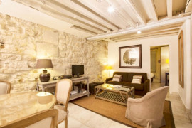 
                                                                                        Location
                                                                                         Appartement cosy au coeur du Marais (loyer tout inclus)