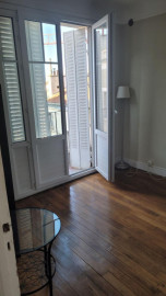 
                                                                                        Location
                                                                                         Appartement cosy avec une vue sur la Tour Eiffel.