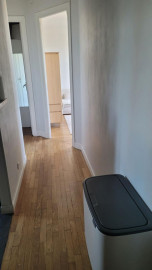 
                                                                                        Location
                                                                                         Appartement cosy avec une vue sur la Tour Eiffel.