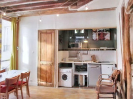 
                                                                                        Location
                                                                                         Appartement cosy, proche canal St Martin