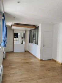 
                                                                                        Location
                                                                                         Appartement cosy, refait à neuf